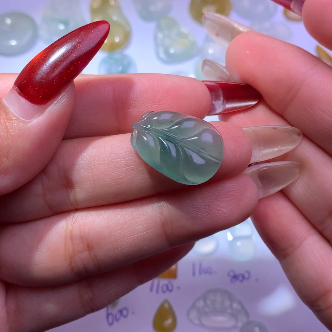 颈饰未镶嵌翡翠叶子