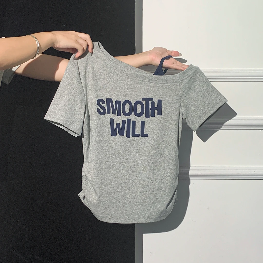 高级灰斜肩拼接字母印花短袖T恤女2025年夏季褶皱设计感修身上衣