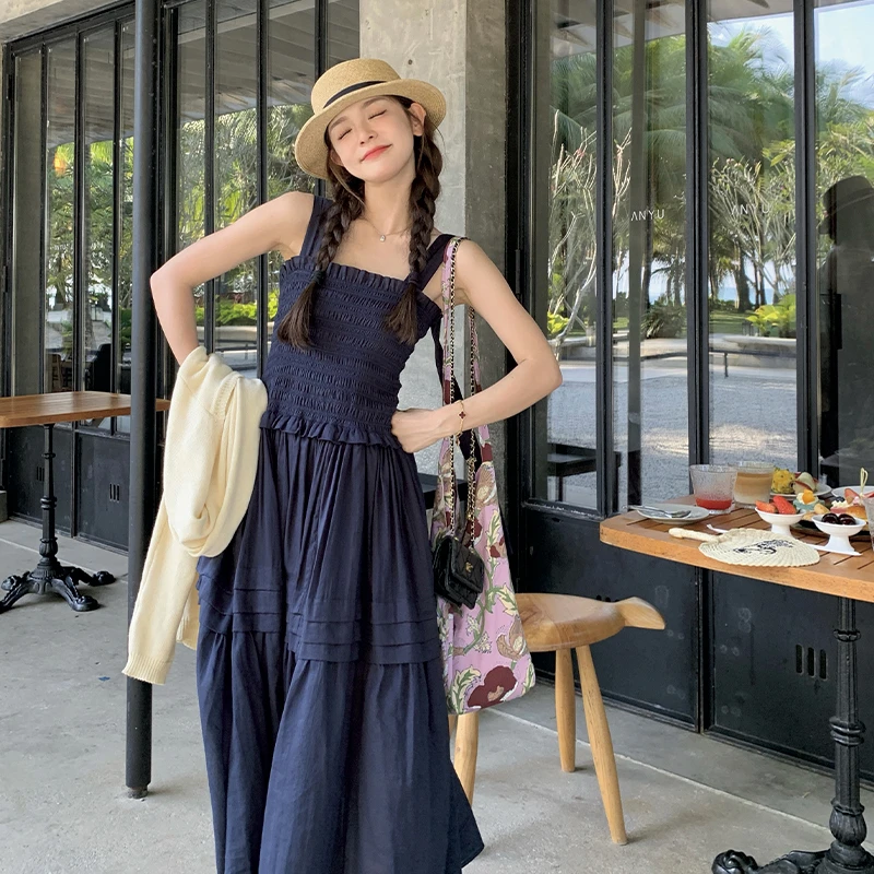 高腰显瘦藏青色吊带连衣裙女夏2025新款高级感压褶大摆裙背带长裙
