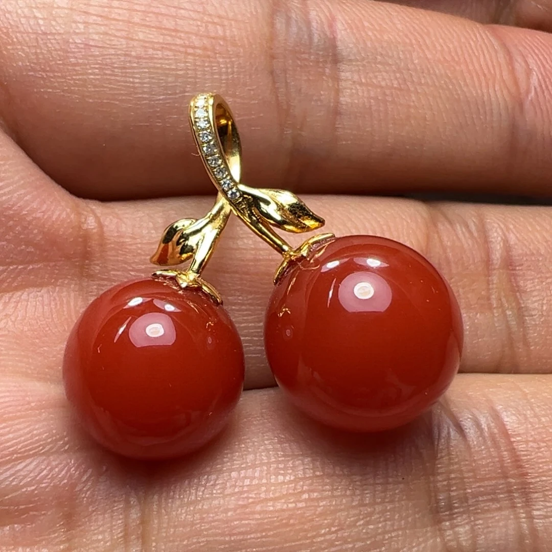 南红玛瑙吊坠18K金镶嵌