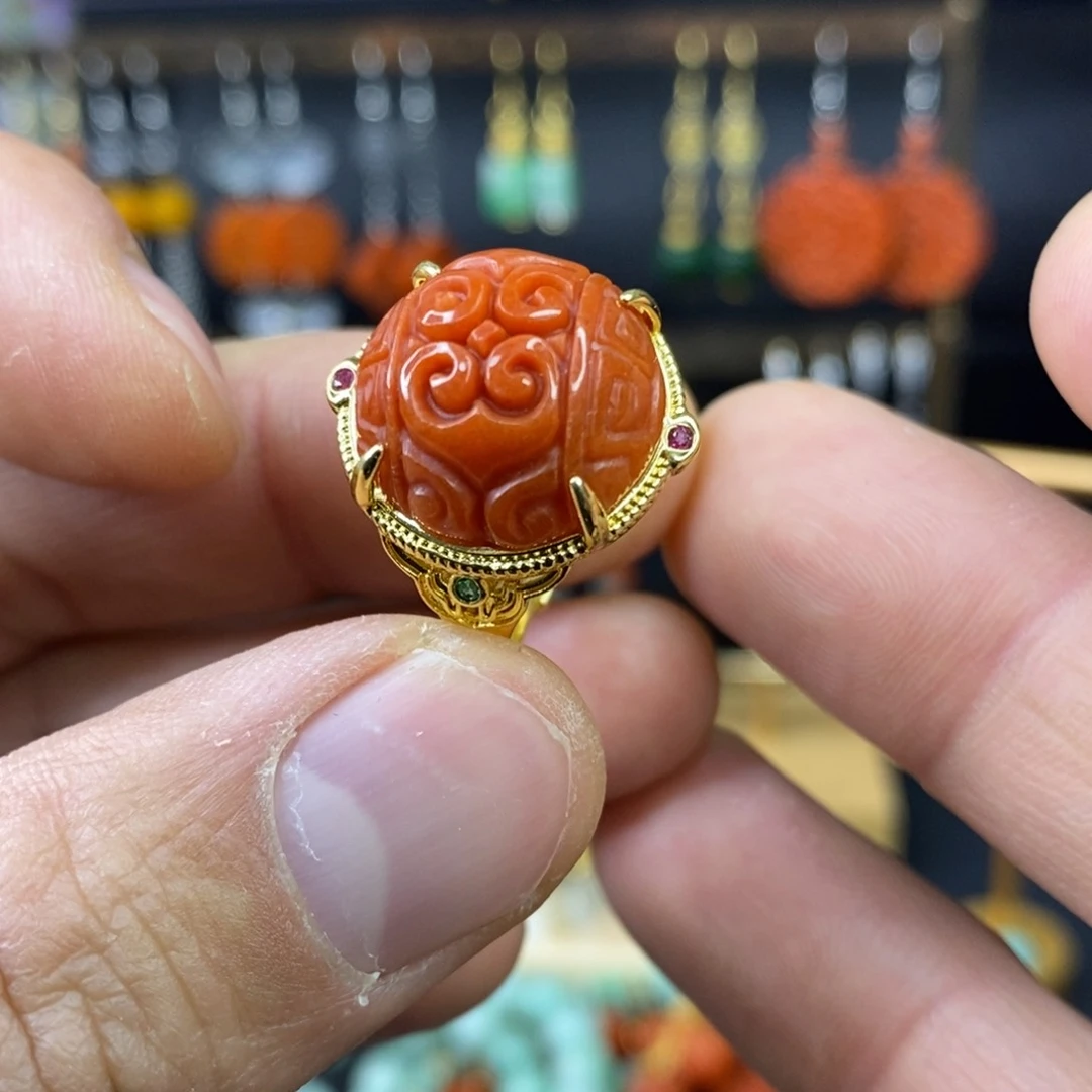 颈饰未镶嵌翡翠戒指