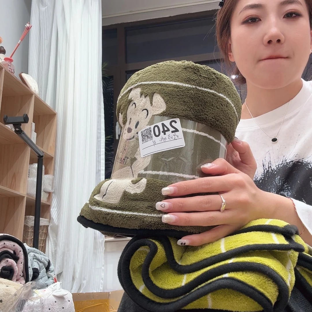 三醋酯纤维深绿小猫浴巾