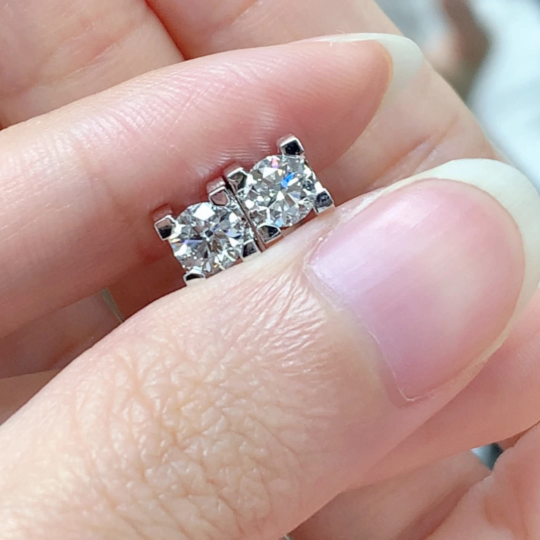 小***咪耳饰钻石18K金镶嵌18k金天然钻石一克拉一对耳钉