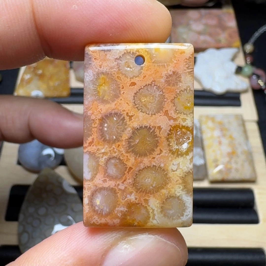 未镶嵌纯天然色有机玉石保真色硅化玉