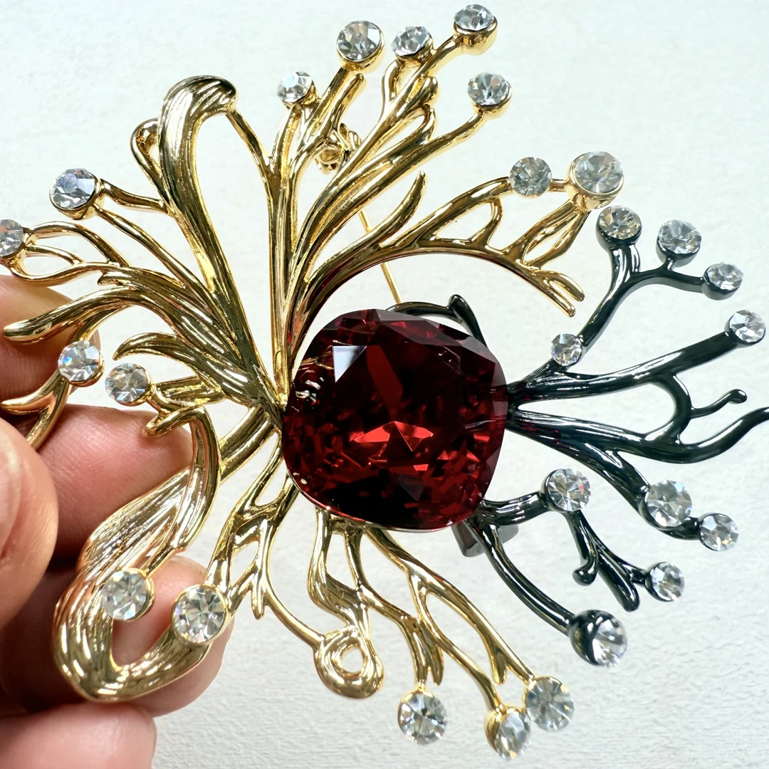 合金仿水晶胸针 新款高档血红色胸针