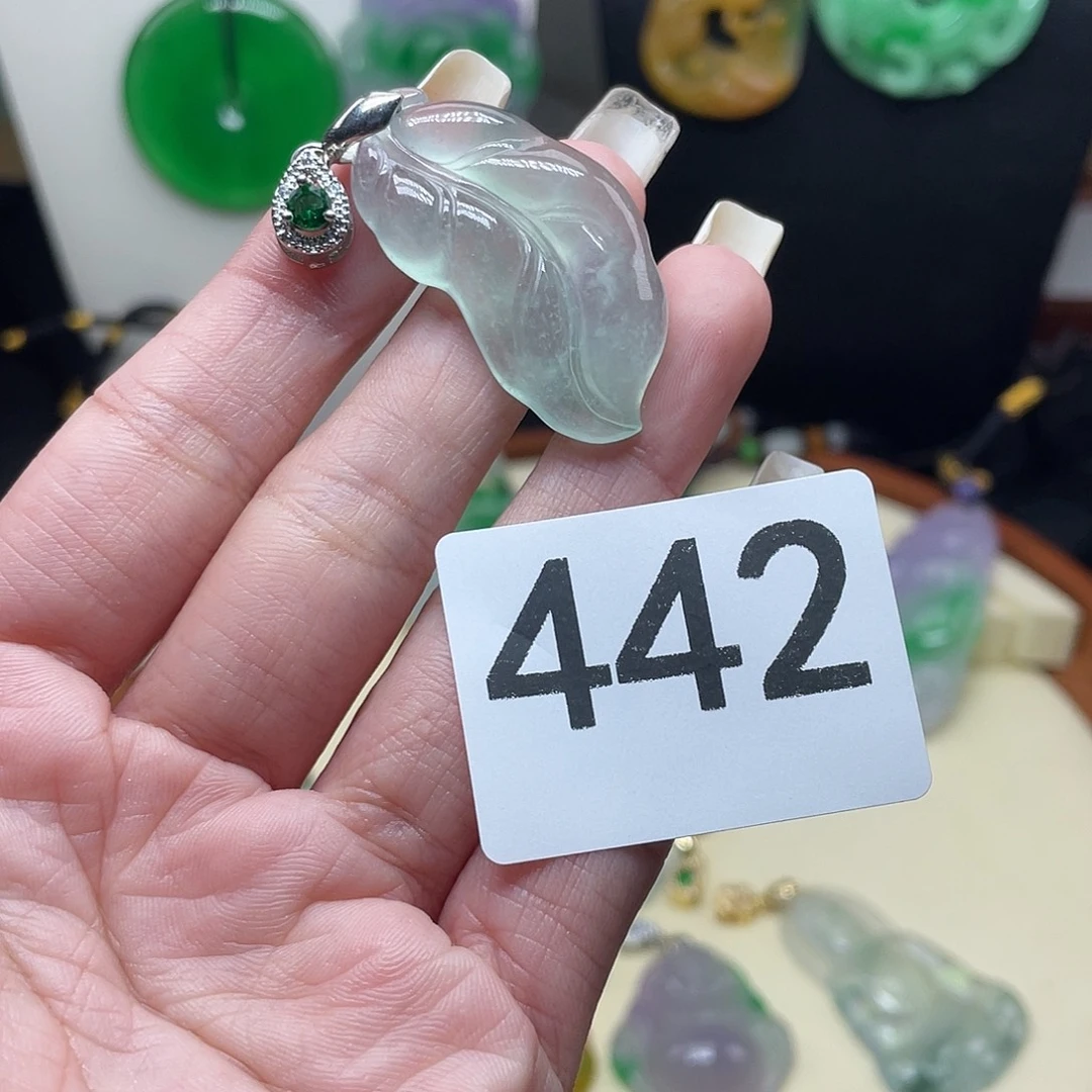 翡翠未镶嵌吊坠(赠链)