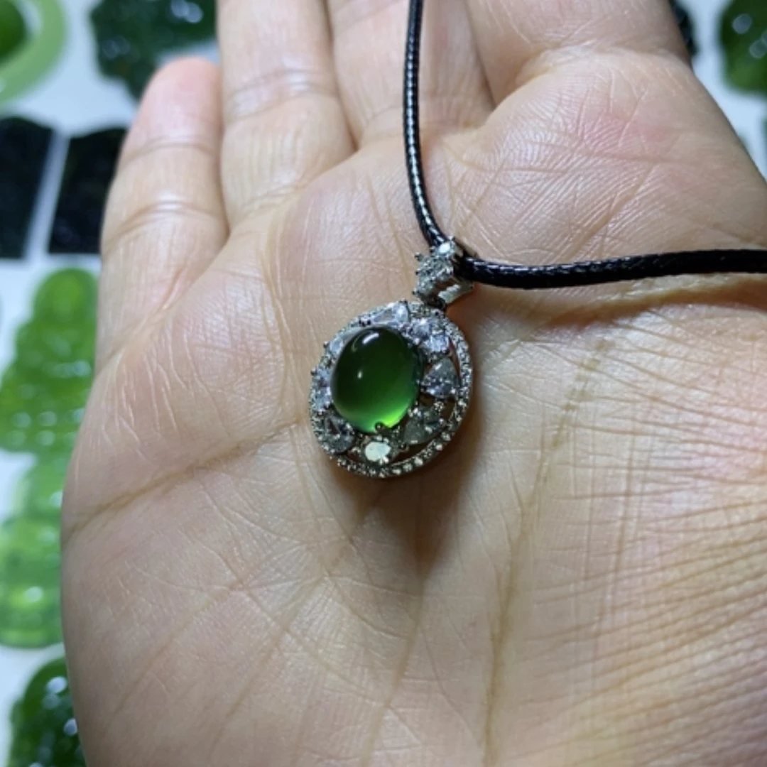 【闪购商品】银S925镶嵌蛇纹石玉颈饰