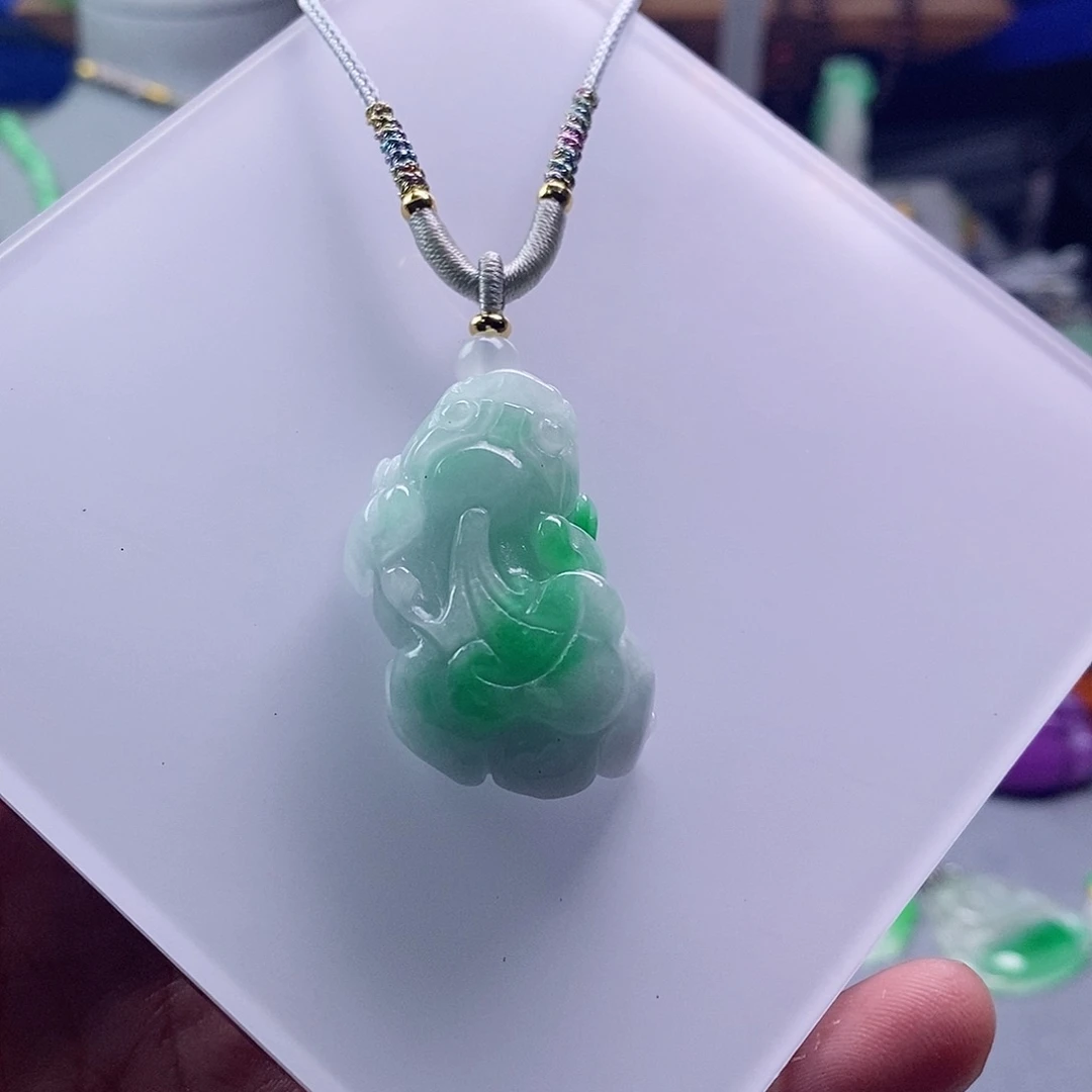 翡翠未镶嵌吊坠(赠链)