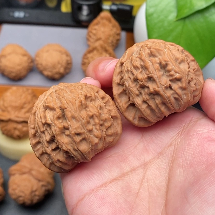 【闪购商品】文玩核桃把件球白全品40