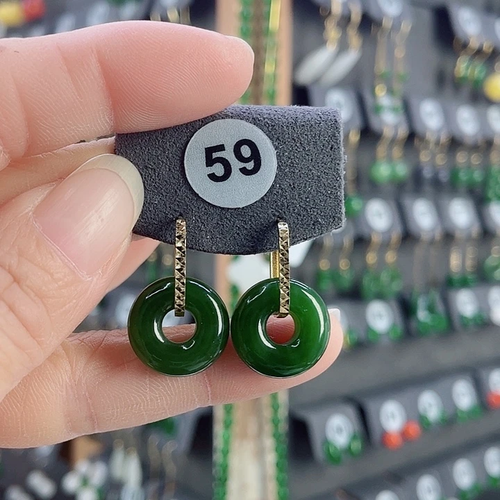 18K金镶嵌和田玉耳饰