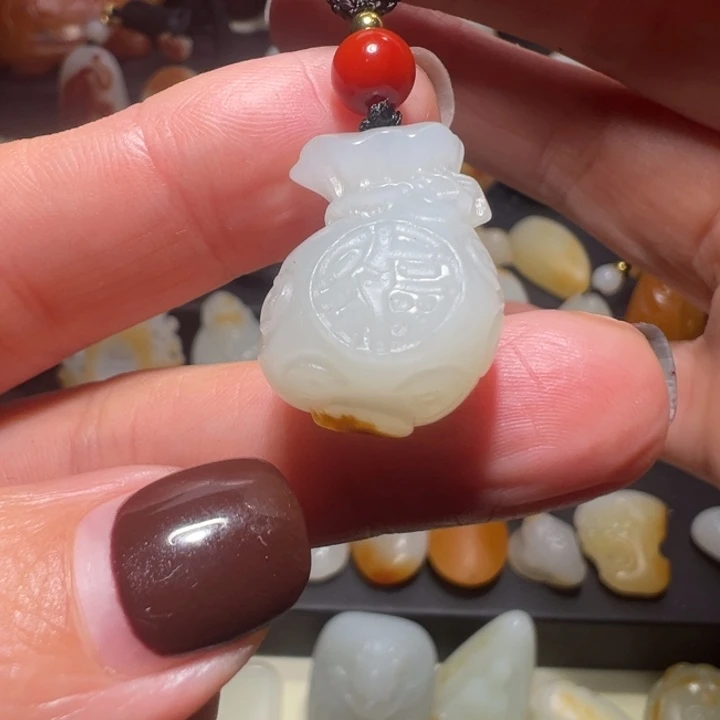 和田玉颈饰未镶嵌四*地