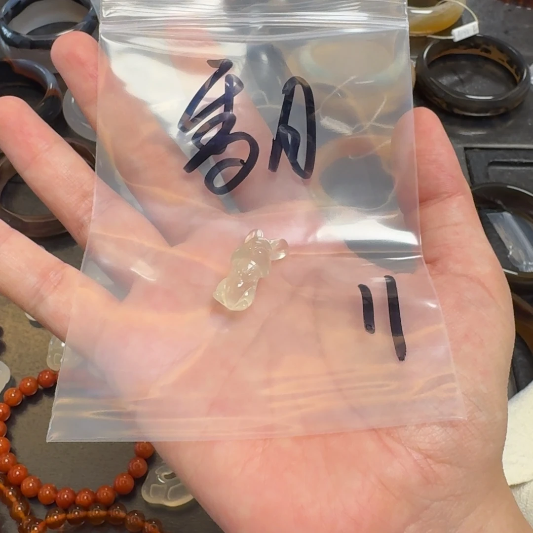 雪***壹玛瑙/玉髓未镶嵌珠宝半成品