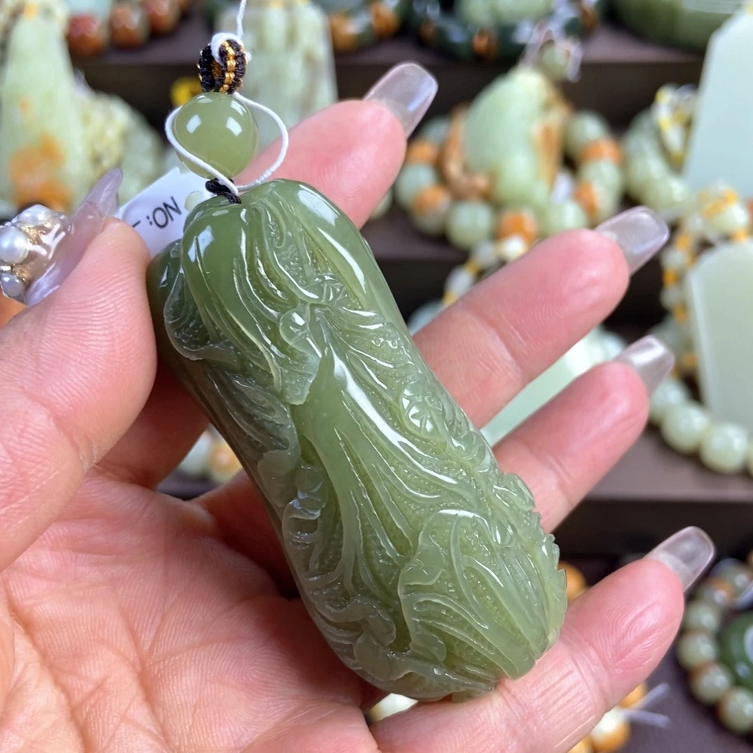 透闪石质玉未镶嵌把件