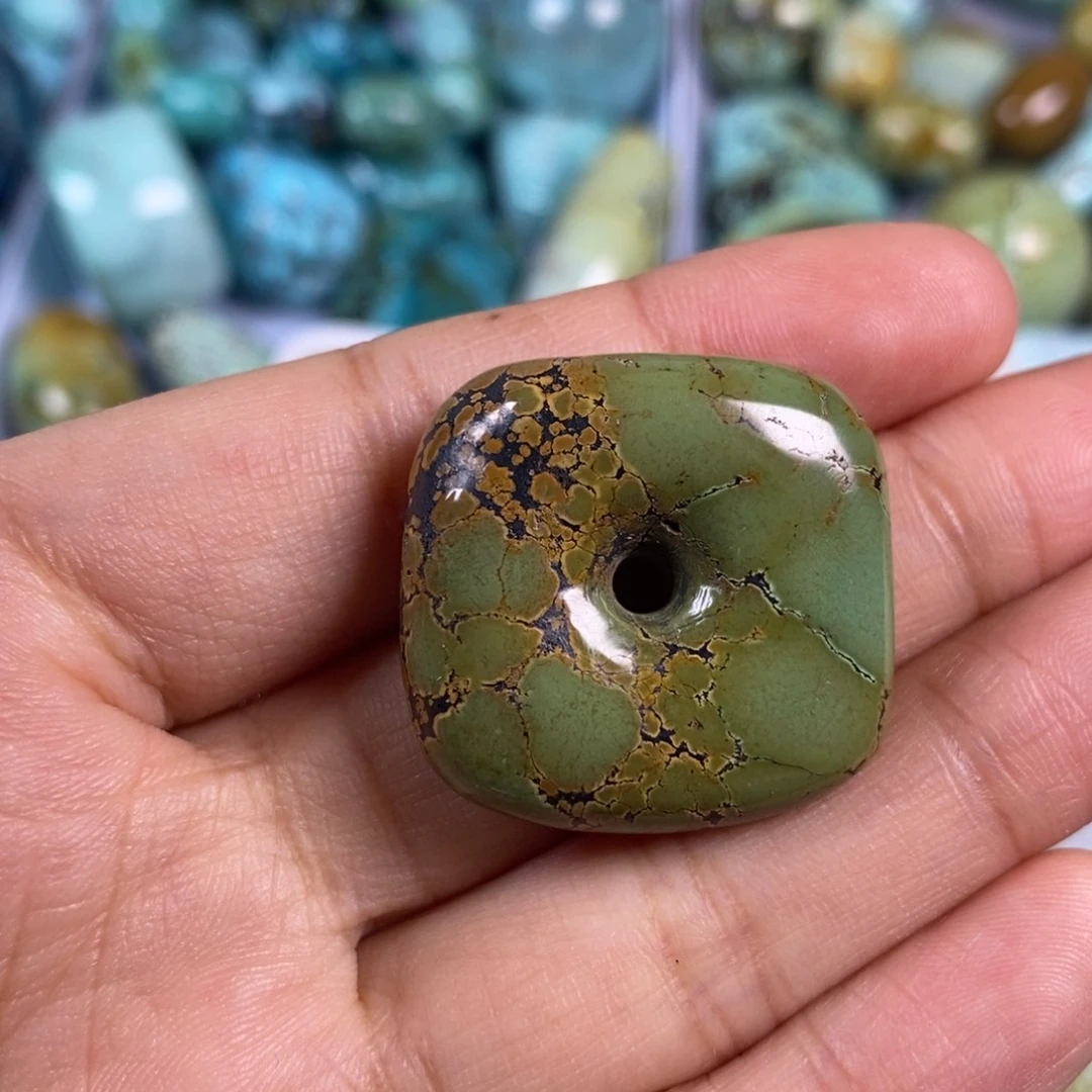 绿松石未镶嵌颈饰