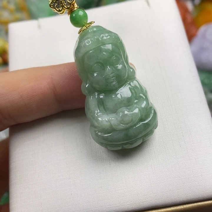 翡翠未镶嵌吊坠(赠链)