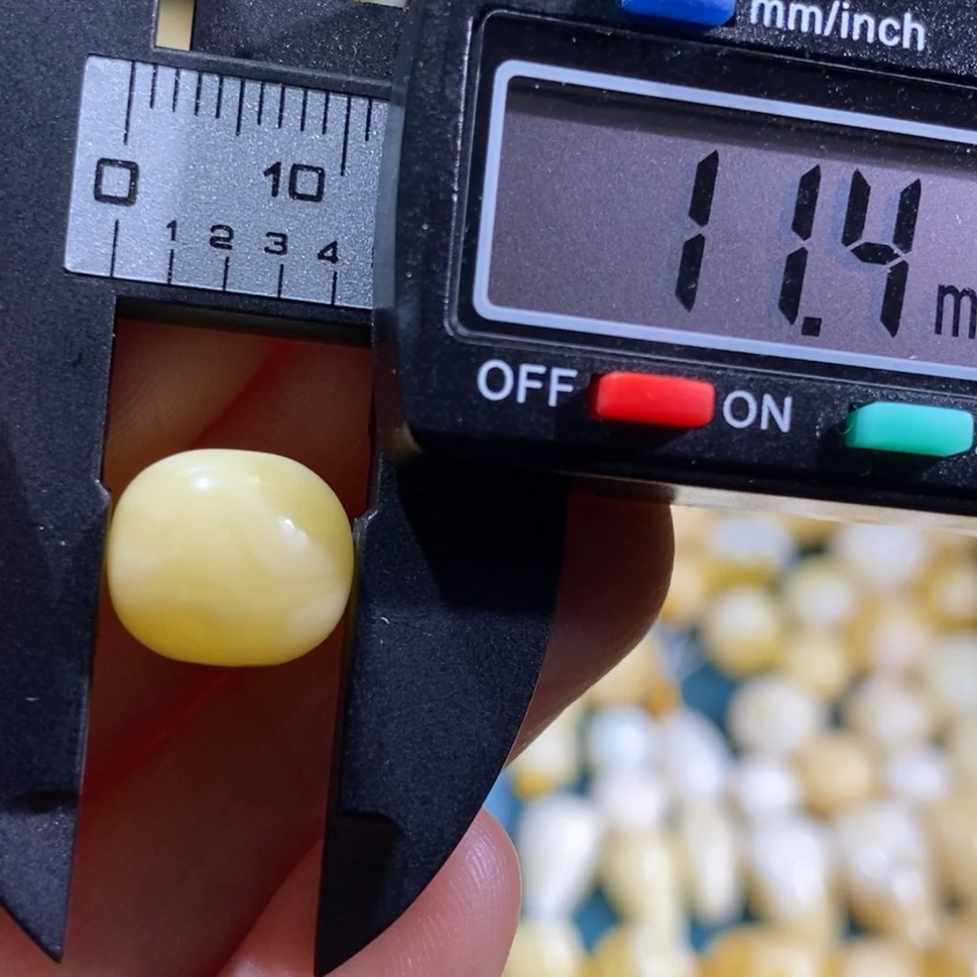 蜜蜡裸石未镶嵌配饰