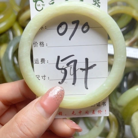 岫岩老玉（透闪石质玉）手镯未镶嵌