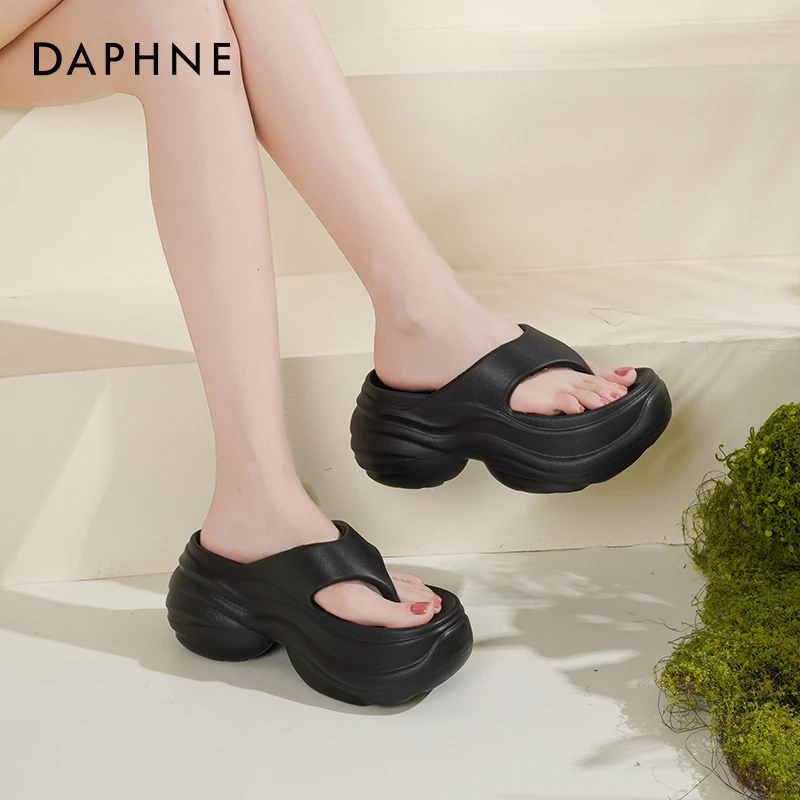 达芙妮厚底人字拖鞋女爆款2025新款外穿小个子防滑沙滩凉拖zc