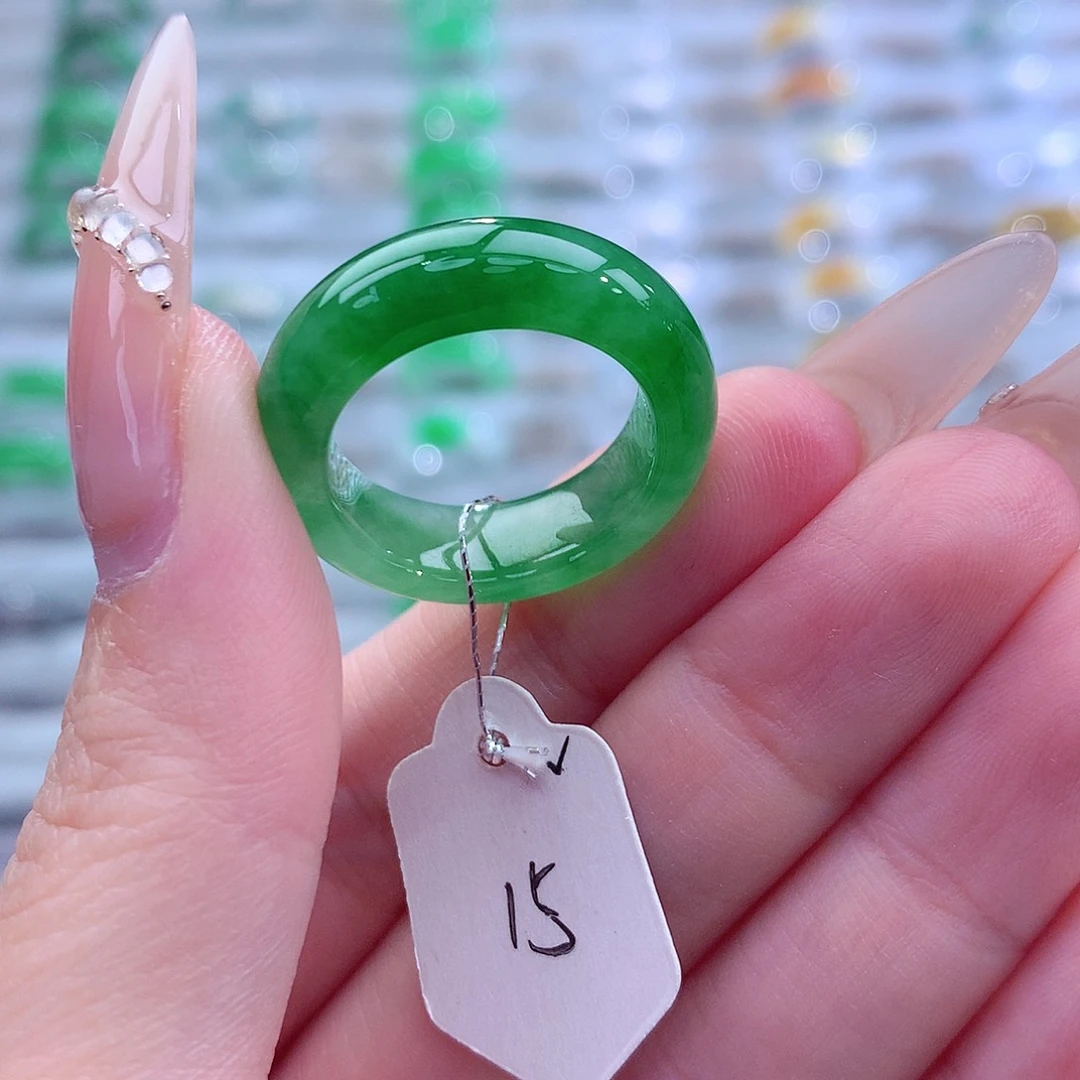 李***.翡翠未镶嵌戒指天然