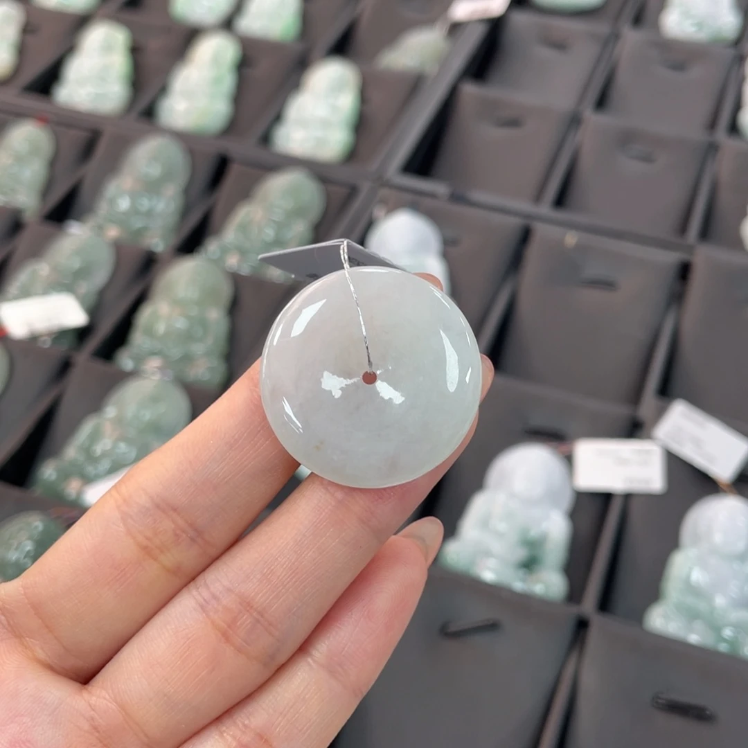 翡翠颈饰未镶嵌平安扣