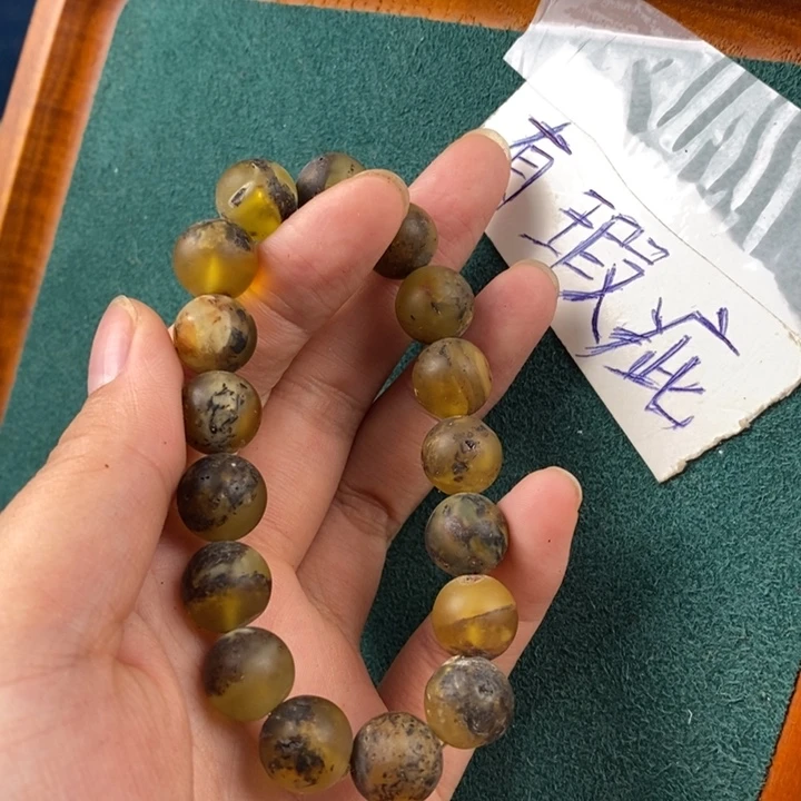 未镶嵌琥珀珠宝奇石