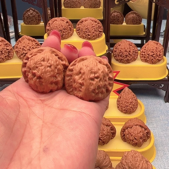 爱***着文玩核桃吊坠igfvbhhg