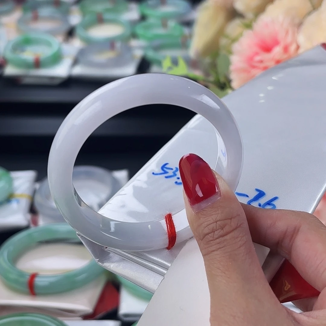 翡翠手镯未镶嵌缅甸