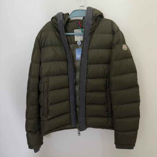 95新 MONCLER 蒙口绿色刺绣拼接羽绒服外套/5码