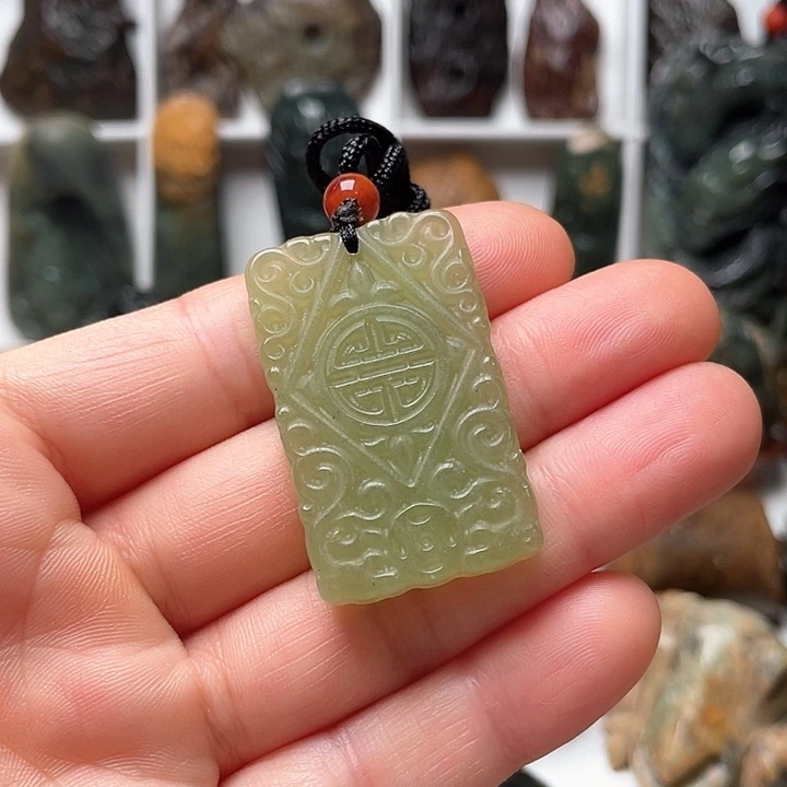 未镶嵌蛇纹石玉挂件