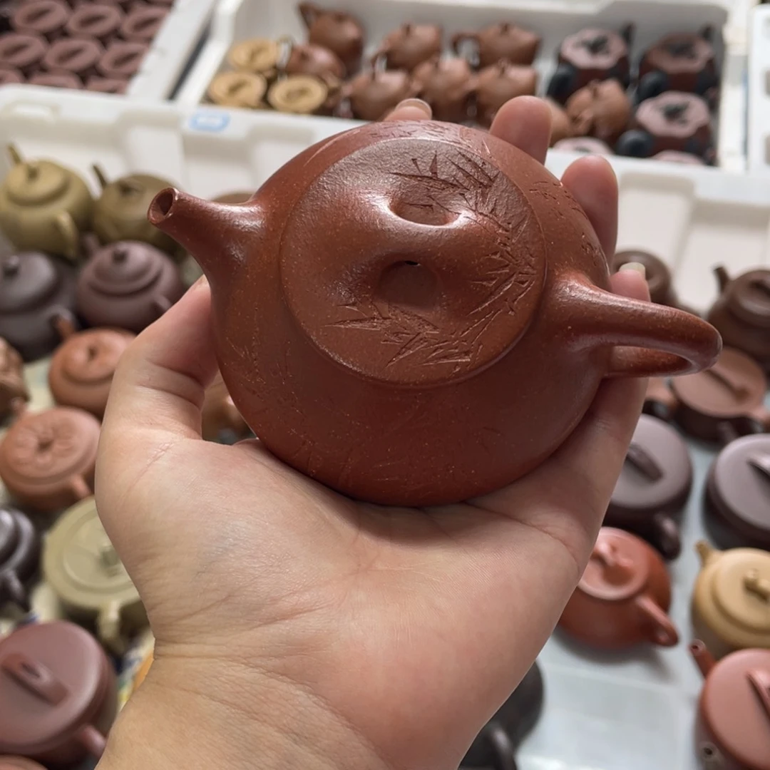 紫砂公道杯黄***柜紫砂壶泡茶的时候