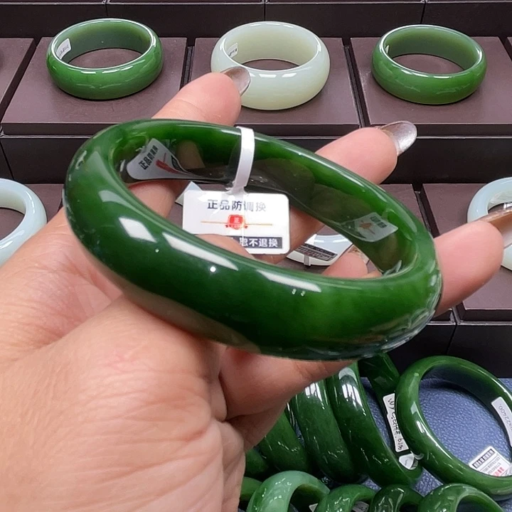 和田玉（碧玉）未镶嵌手镯