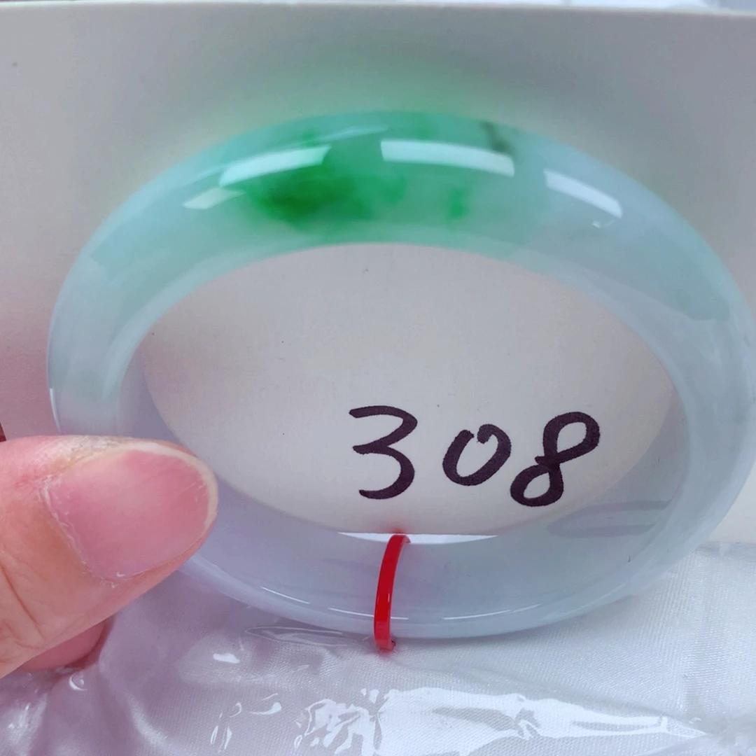 翡翠手镯未镶嵌翡翠