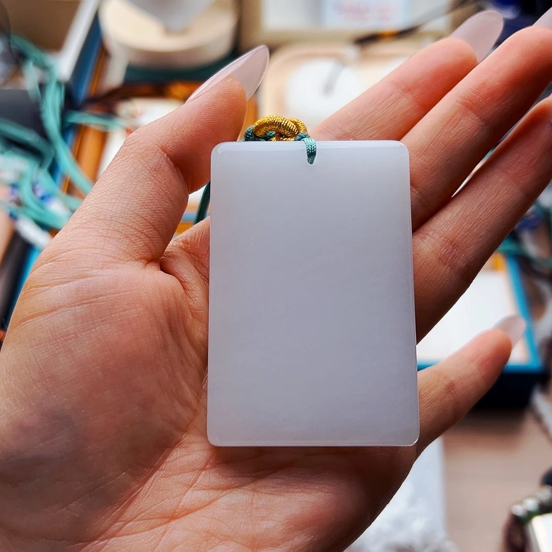 石英质玉未镶嵌颈饰水**常