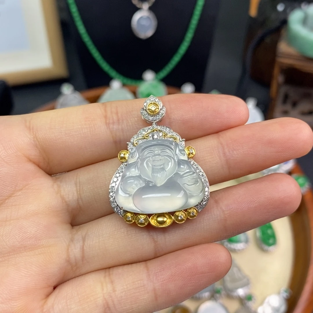 翡翠18K金镶嵌颈饰翡翠