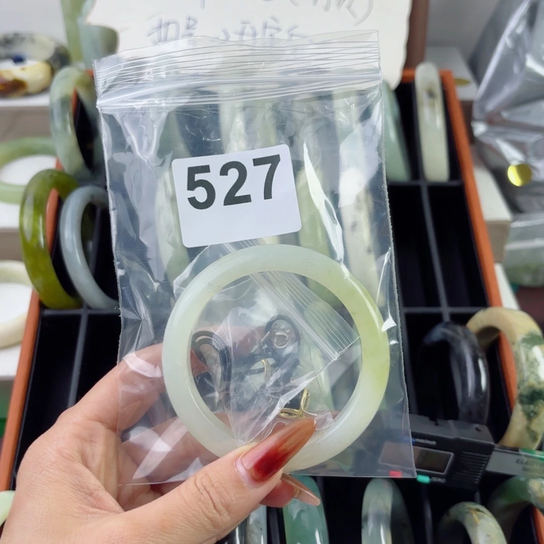 蛇纹石玉未镶嵌手镯哼***唧