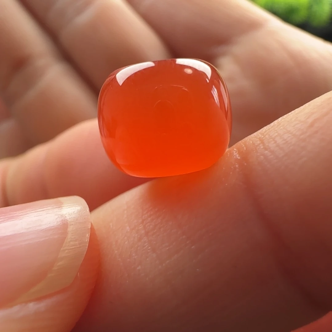 南红玛瑙未镶嵌平口：11.2x8.8冰红 满细砂 孔道有白马牙