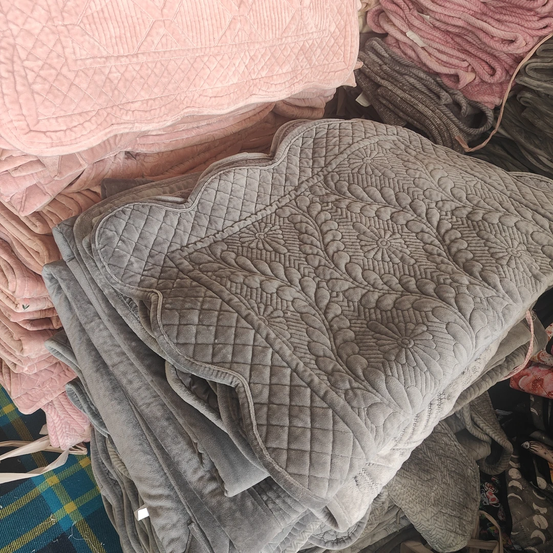 外贸灰色欧花绒沙发垫尺寸约65*180不挑花发一条