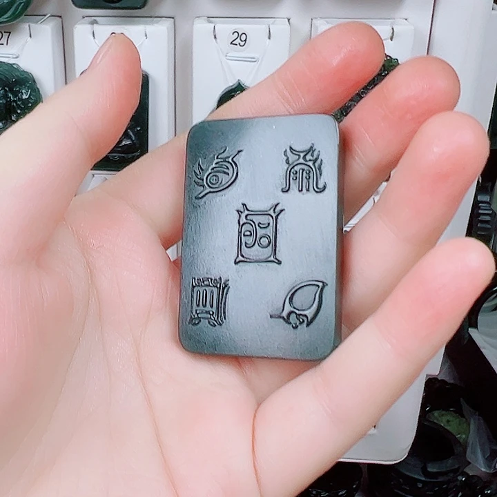 蛇纹石玉颈饰未镶嵌心**啡