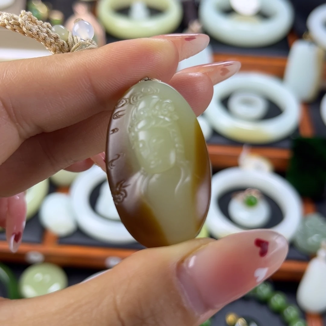 颈饰未镶嵌和田玉（糖玉）且末观音