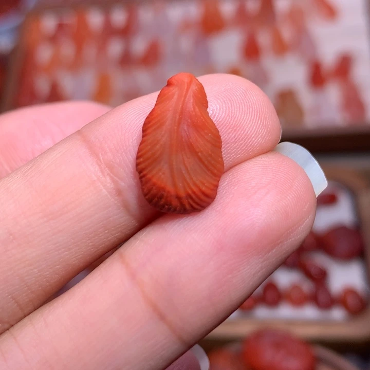 南红玛瑙未镶嵌珠宝半成品包浆羽毛