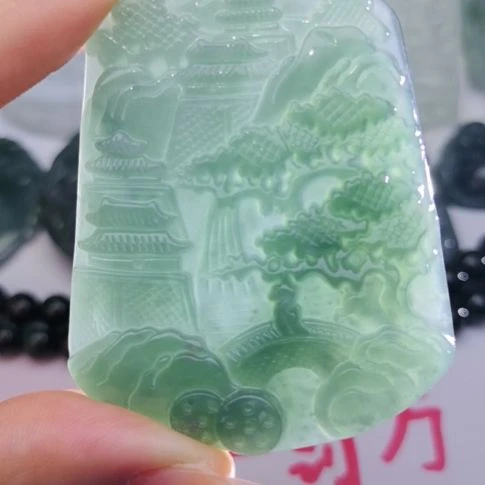 翡翠颈饰未镶嵌天然的A货翡翠多样性发