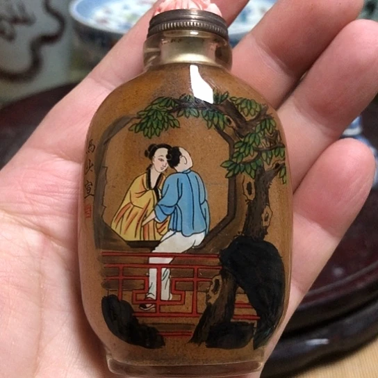 沉***柯瓷陶瓷的设计师是一个