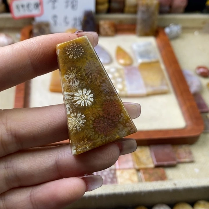 石英岩玉合金颈饰