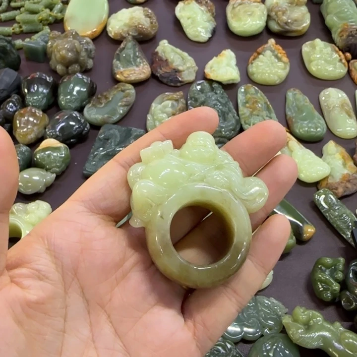 身***！岫岩老玉（透闪石质玉）未镶嵌颈饰