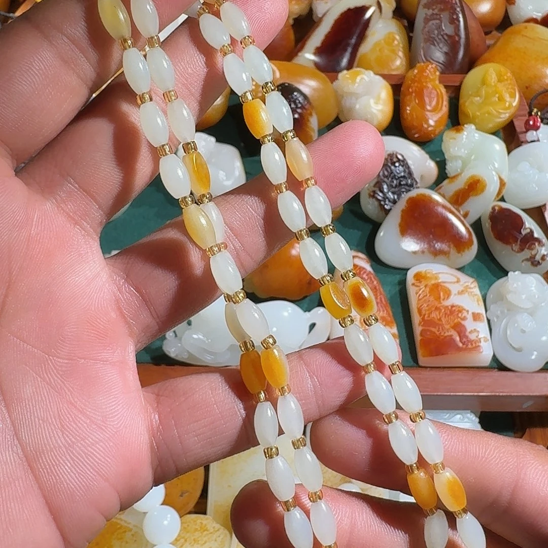 中***色和田玉未镶嵌挂件