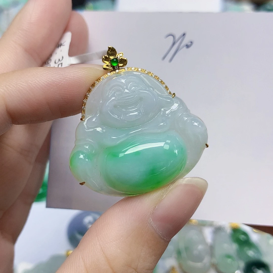 颈饰18K金镶嵌翡翠