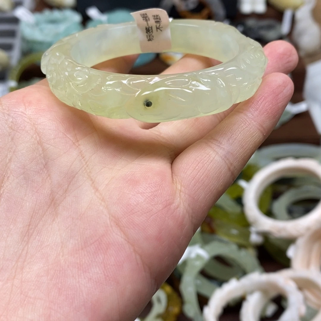 蛇纹石玉未镶嵌手镯微瑕