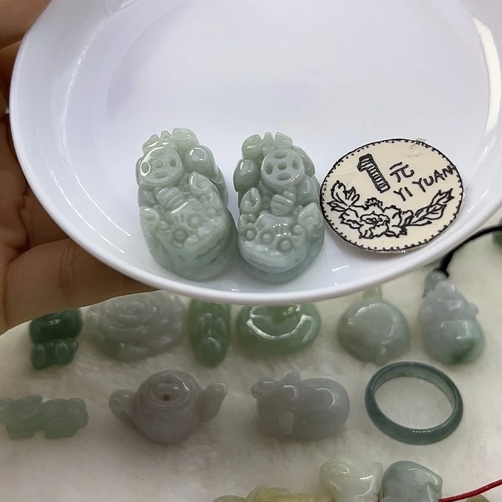 翡翠未镶嵌挂件天然缅甸翡翠A货 一对貔貅