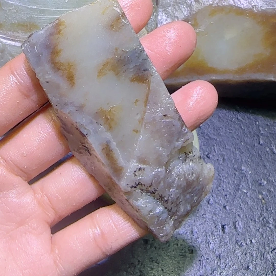 天***秃和田玉未镶嵌珠宝半成品