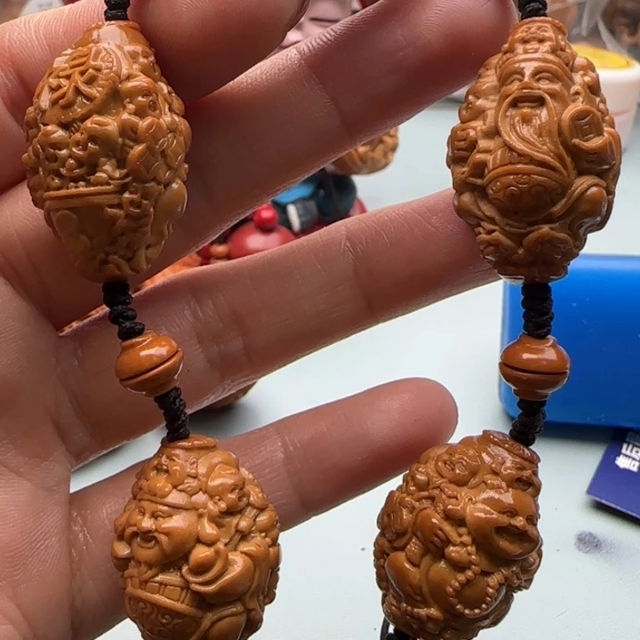 橄榄核手串雕刻工艺